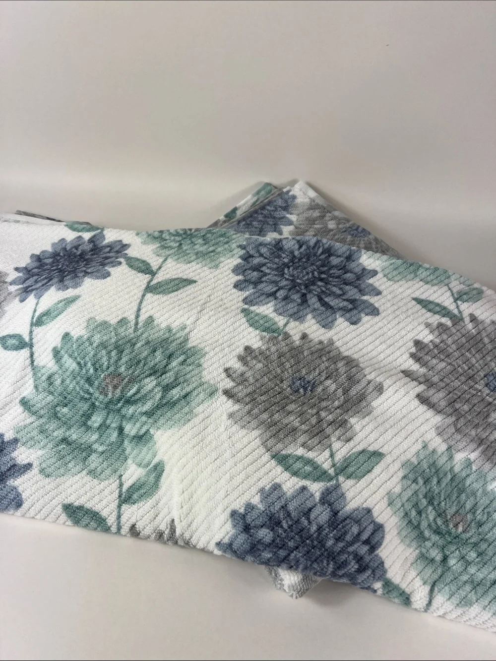 Deborah Connolly Bath Towels Blue White Floral Soft Cotton Set of 2 NEW